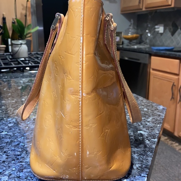Louis Vuitton Houston Vernis LV monogram embossed beige patent leather tote bag - Picture 5 of 12